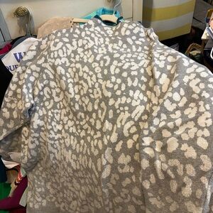 Isaac Mizrahi Gray and White Cowl Neck Sweater